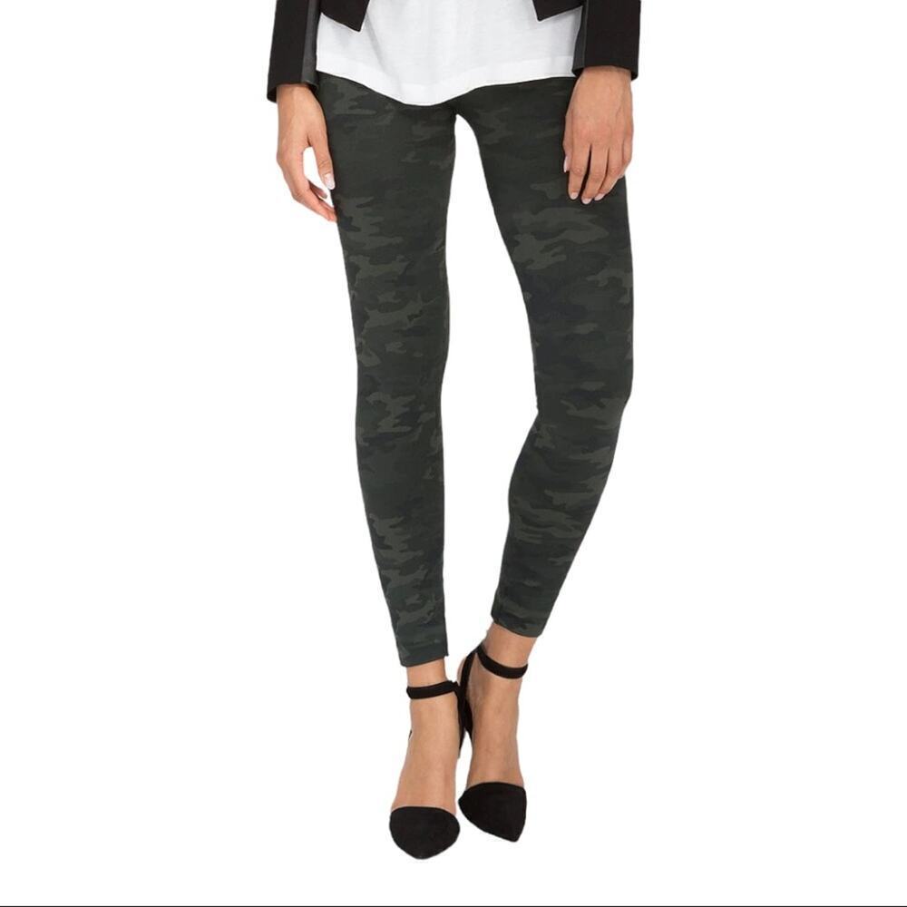 Spanx Womens Size Medium Look at Me Now Seamless Green Camo Leggings Crop